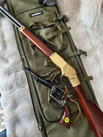 Se vende revólver uberti 45lc guiado en F en perfecto estado 
Se vende por falta de uso y cupo 
450€
Jaime 00