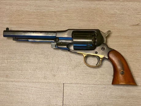 Buen día.

Como decía el sabio Mota: " Tié que haber...".

Ando en busca de un revólver de avancarga 131