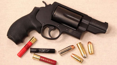 Hola alguien sabe si se vende en España el Rossi circuit Judge 410/45 o el Taurus Judge home defender 20