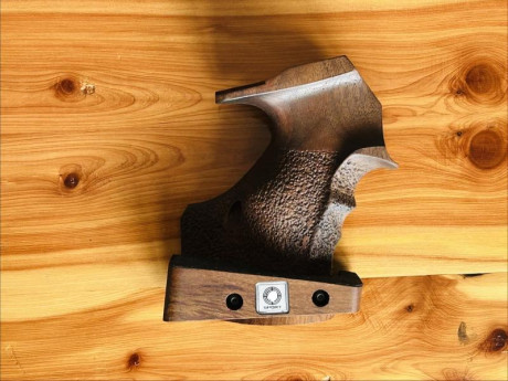 Vendo empuñadura para steyr lp10 electrónica.
No vale para evo.
Marca steyr 
Talla XL
Madera de nogal
Nueva 02