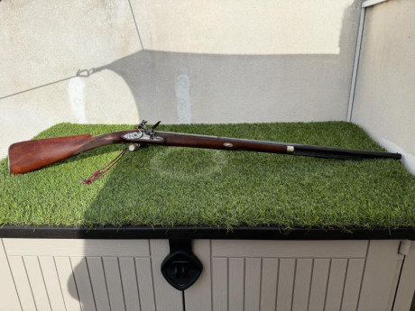 Vendo dos escopetas de avancarga, una Lorenzoni y la otra Manton, percusión y chispa.
A.M.R. Calibre 12
Están 02