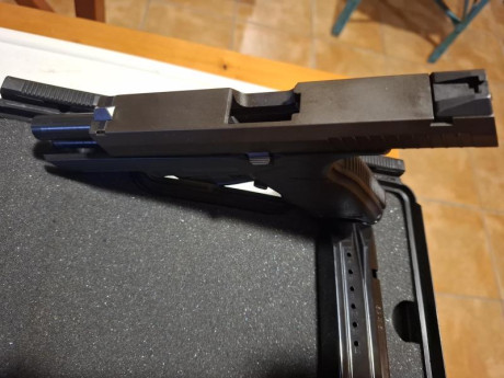 Buenos dias, vendo  pistola Steyr M9 semiautomática de origen austriaco por 300€. Esta muy nueva, solo 00