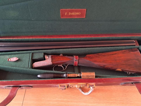 Vendo escopeta Westley Richard calibre 12, 66 de cañon, expulsora, choques 4 y 1 en perfecto estado.
Precio 00