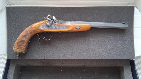 Se vende Galan a Paris de Arsa,  en buen estado 
Se regala baqueta-atacador, sacatrapos y envudo como 01