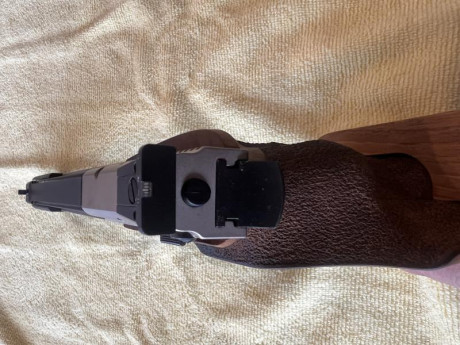 Se vende pistola Hammerli como nueva.  
Comprada en la armeria del club.  He disparado 10-11 cajas.  Va 01