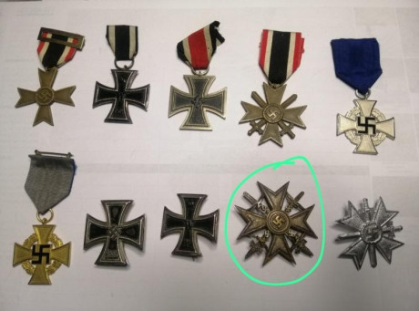 Como indica el título, busco este tipo de medallas 

Un saludo 11