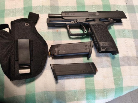 Vendo pistola HK modelo USP calibre 9mm x19 con dos cargadores funda y maletín de transporte como nueva 00