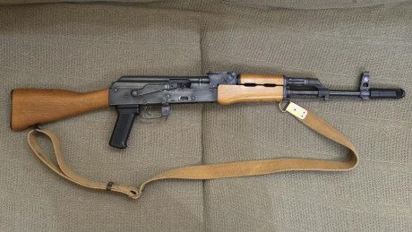 Se vende Rak-9 calibre 9mm. Réplica de AK47. Marca Chiappa. Muy pocos disparos. La compré hace menos de 02