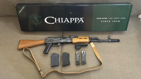 Se vende Rak-9 calibre 9mm. Réplica de AK47. Marca Chiappa. Muy pocos disparos. La compré hace menos de 11