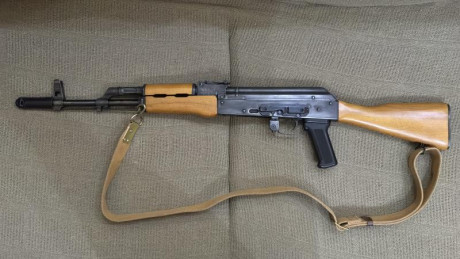 Se vende Rak-9 calibre 9mm. Réplica de AK47. Marca Chiappa. Muy pocos disparos. La compré hace menos de 10