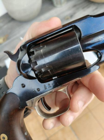 Buenos días.

Vendo mi revolver pietta Remington new model army shooter, cal 44 y cañón de 8".

Posiblemente 11