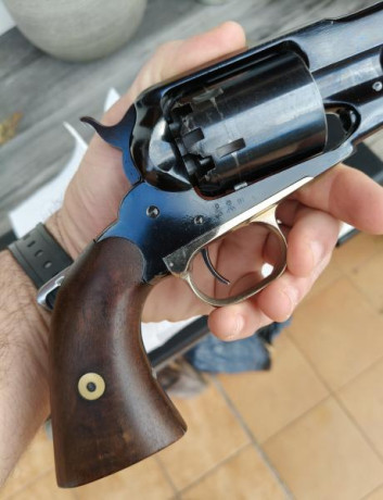 Buenos días.

Vendo mi revolver pietta Remington new model army shooter, cal 44 y cañón de 8".

Posiblemente 21
