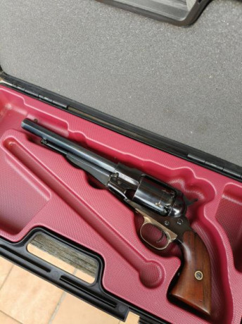 Buenos días

Cambio mi revolver pietta Remington new model army shooter, cal 44 y cañón de 8".

Quizás 00