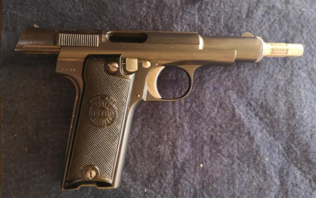 Astra 600 cal. 9x19 Parabellum, en perfectas condiciones de tiro y excelente estado de conservación. Incluye 00