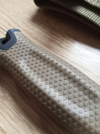 Vendo Gerber StrongArm Coyote con filo Liso, hoja fabricada en acero 420HC con revestimiento cerámico 10