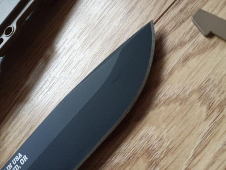 Vendo Gerber StrongArm Coyote con filo Liso, hoja fabricada en acero 420HC con revestimiento cerámico 21