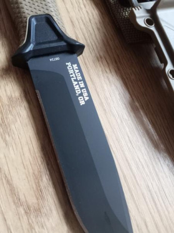 Vendo Gerber StrongArm Coyote con filo Liso, hoja fabricada en acero 420HC con revestimiento cerámico 20