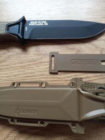 Vendo Gerber StrongArm Coyote con filo Liso, hoja fabricada en acero 420HC con revestimiento cerámico 31