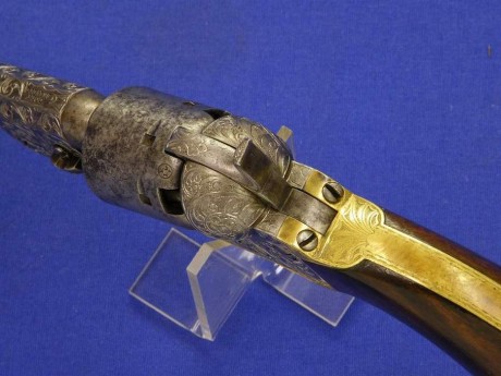 Voy a colocar unas fotos de un arma larga alemana de llave de mecha del siglo XVI. 112