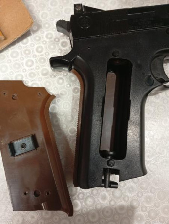 Pongo a la venta esta pistola de colección.
1008 REPEATAIR CROSMAM
Tiene años, pero guardada como una 21