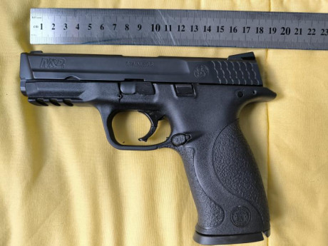 Vendo pistola S&W M&P 9mm, con poco uso, en su maletin original. 3 cargadores y 2 tipos de Grip. 02