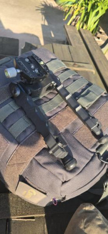 Se vende Bípode Accutac. HD 50 heavy Duty con acople a carril arca.

Precio 400 €.

Un saludo. 00