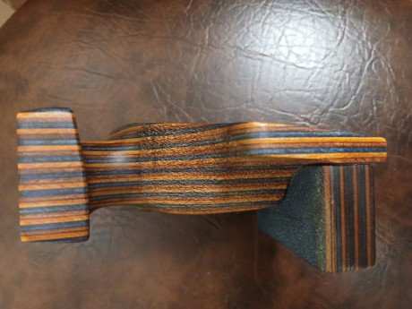 Vendo cacha para zurdos feinwerkbau au 93.
120 € más portes si los hubiera.
Un saludo 02