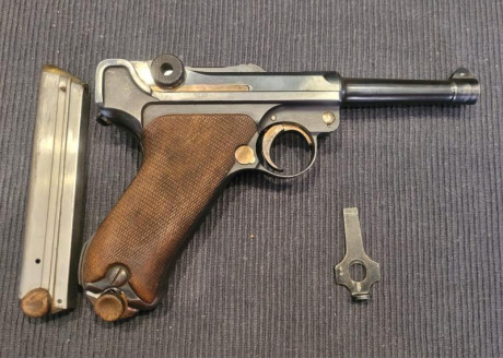 Un amigo vende una   Pistola Luger P-08 cal 9pb  

Estado de conservación aceptable para tiro deportivo. 01