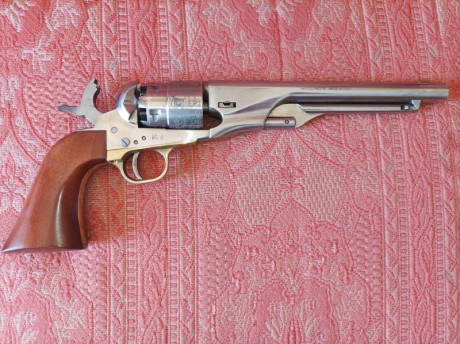 Buenas a todos.
Vendo revolver Pietta Colt 1860 Army Old Sliver.
El revolver lo compré nuevo hace dos 01