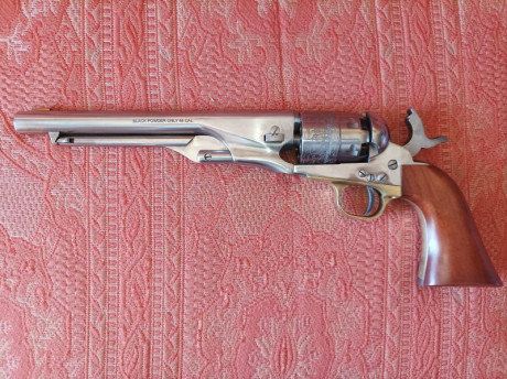 Buenas a todos.
Vendo revolver Pietta Colt 1860 Army Old Sliver.
El revolver lo compré nuevo hace dos 00
