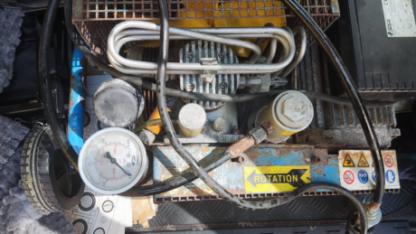 Esta en la provincia de Alicante
Funciona a corriente normal 220v
A pesar de estar visualmente un poco 02