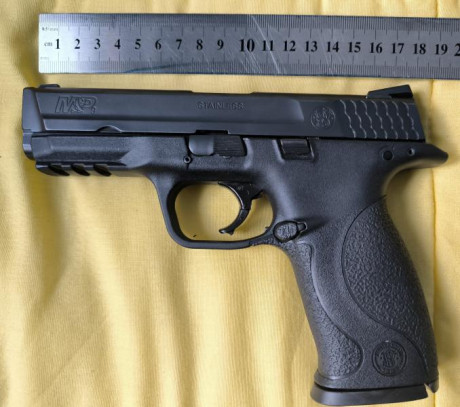 Vendo pistola S&W M&P 9mm, con poco uso, en su maletin original. 3 cargadores y 2 tipos de Grip. 02