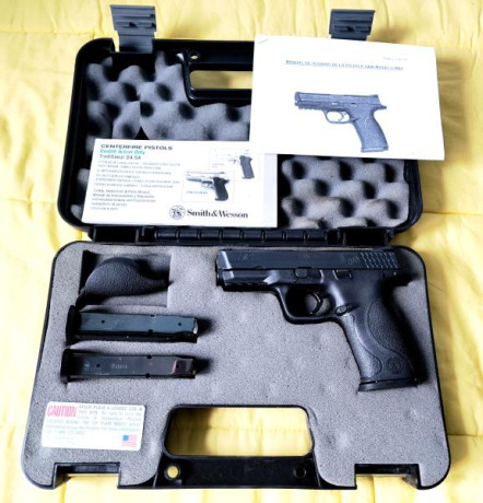 Vendo pistola S&W M&P 9mm, con poco uso, en su maletin original. 3 cargadores y 2 tipos de Grip. 01
