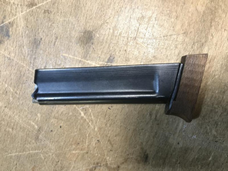 Pues eso, que vendo un cargador para la Astra TS22.
Precio: 45€ 01