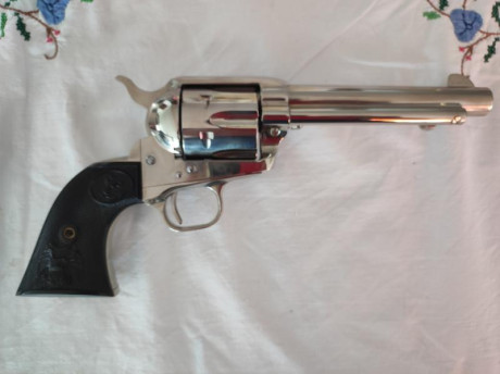 *VENDIDO* COLT SINGLE ACTION ARMY CON CAÑÓN 5"1/2.
ACABADO NICKEL.
ESTADO DE CONSERVACIÓN IMPECABLE 02