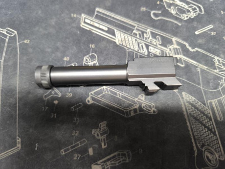 Vendo Glock 43X del 9 parabellum sin apenas disparos, solo desgaste del porte.  
Lleva punto de mira de 12