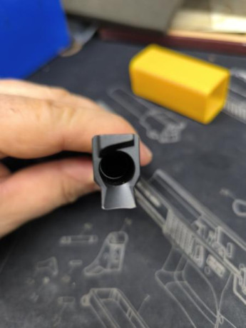 Vendo Glock 43X del 9 parabellum sin apenas disparos, solo desgaste del porte.  
Lleva punto de mira de 10