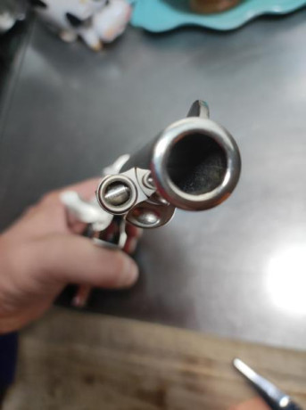 *VENDIDO* COLT SINGLE ACTION ARMY CON CAÑÓN 5"1/2.
ACABADO NICKEL.
ESTADO DE CONSERVACIÓN IMPECABLE 72