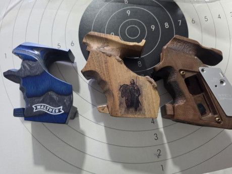 Vendo estas 3 cachas que llevan meses en un cajon guardadas y no voy a usar, todas ellas son las originales 01