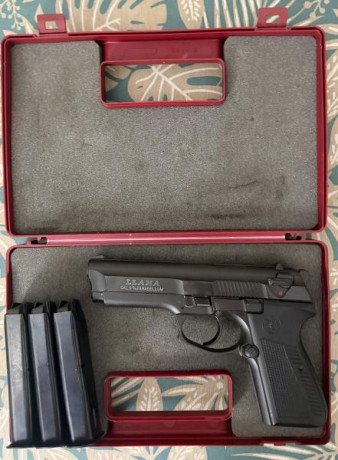 Vendo llama M-82 muy cuidada.
400 euros, portes a cargo del comprador 31