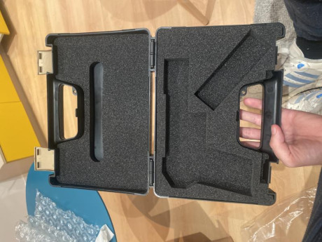 Buenas a todos. Busco un maletin para arma corta CZ de los clásicos. Adjunto una imagen (aunque la imagen 20