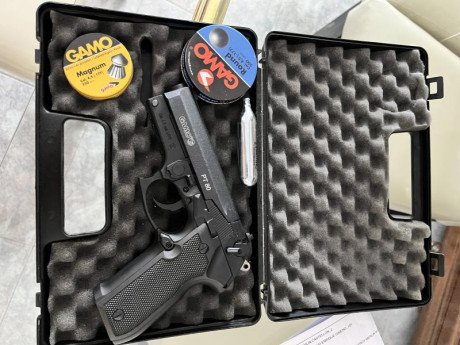Buenas,

Vendo pistola aire semiautomática GAMO PT-80. En perfecto estado, usada muy pocas veces.

Precio: 00