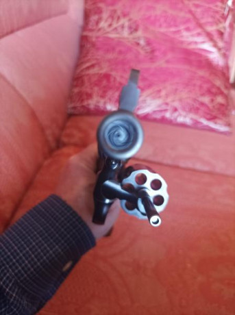 Buenas a todos.
Vendo revolver Smith & Wesson Mod. 15. en calibre.38
Es la versión de 4 pulgadas del 12