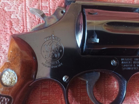 Buenas a todos.
Vendo revolver Smith & Wesson Mod. 15. en calibre.38
Es la versión de 4 pulgadas del 11