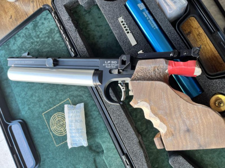 Buenas,

Vendo Steyr LP50 comprada en Gabilondo hace poco más de un año. El arma está en perfectas condiciones 00