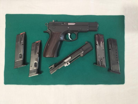 Vendo CZ 75B, con kit del 22.
Solo utilizada en precisión. 
1500 disparos aprox con 22, y unos 600 aprox 02