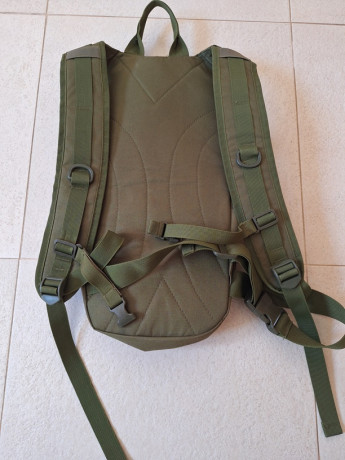 Mochila táctica, completamente nueva, sin usar,  Ideal para transportar armas pequeñas (Ex. Edgun Leshiy)
al 01