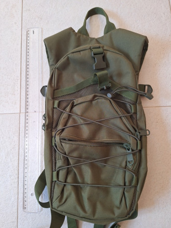 Mochila táctica, completamente nueva, sin usar,  Ideal para transportar armas pequeñas (Ex. Edgun Leshiy)
al 11