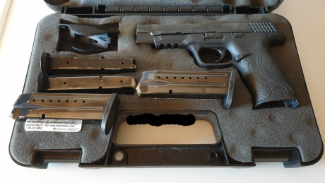 Un amigo vende la MP9 PROSERIES de su mujer muy nueva, con cuatro cargadores, posibilidad de equipo de 00