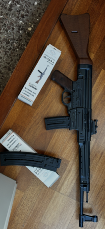 Se vende esta arma en inmaculado estado con dos cargadores (uno de 10 y el otro de 25), dispara sin ninguna 01